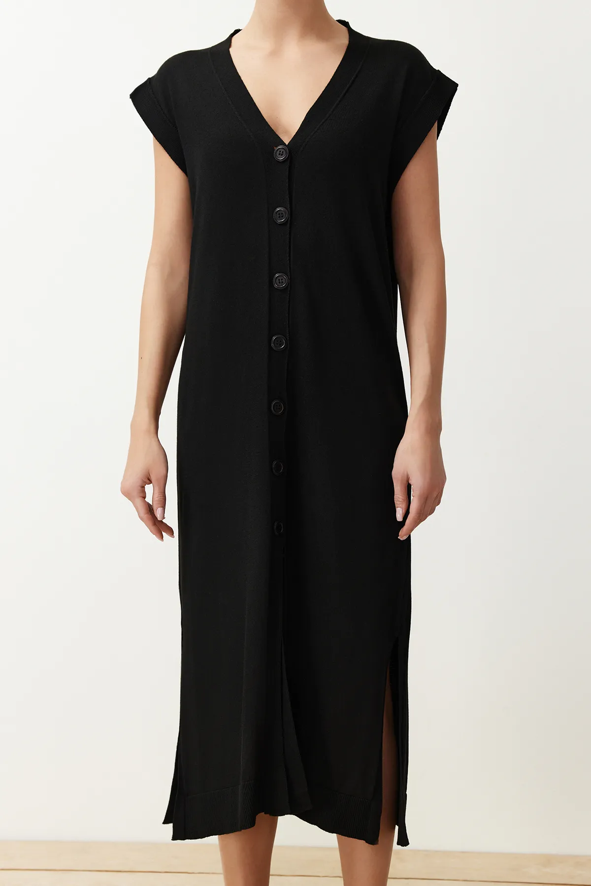 Trendyol Collection  Schwarzes Midi-Strickkleid TWOSS24EL00826