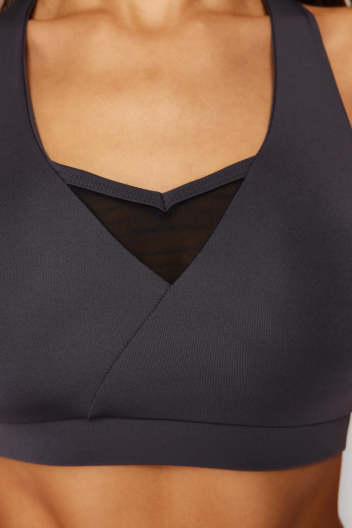 Trendyol Collection  Dunkelanthrazitfarbener gestrickter Sport-BH mit stützendem/formendem Tüll und detailliertem Neckholder-Kragen THMSS24SS00003