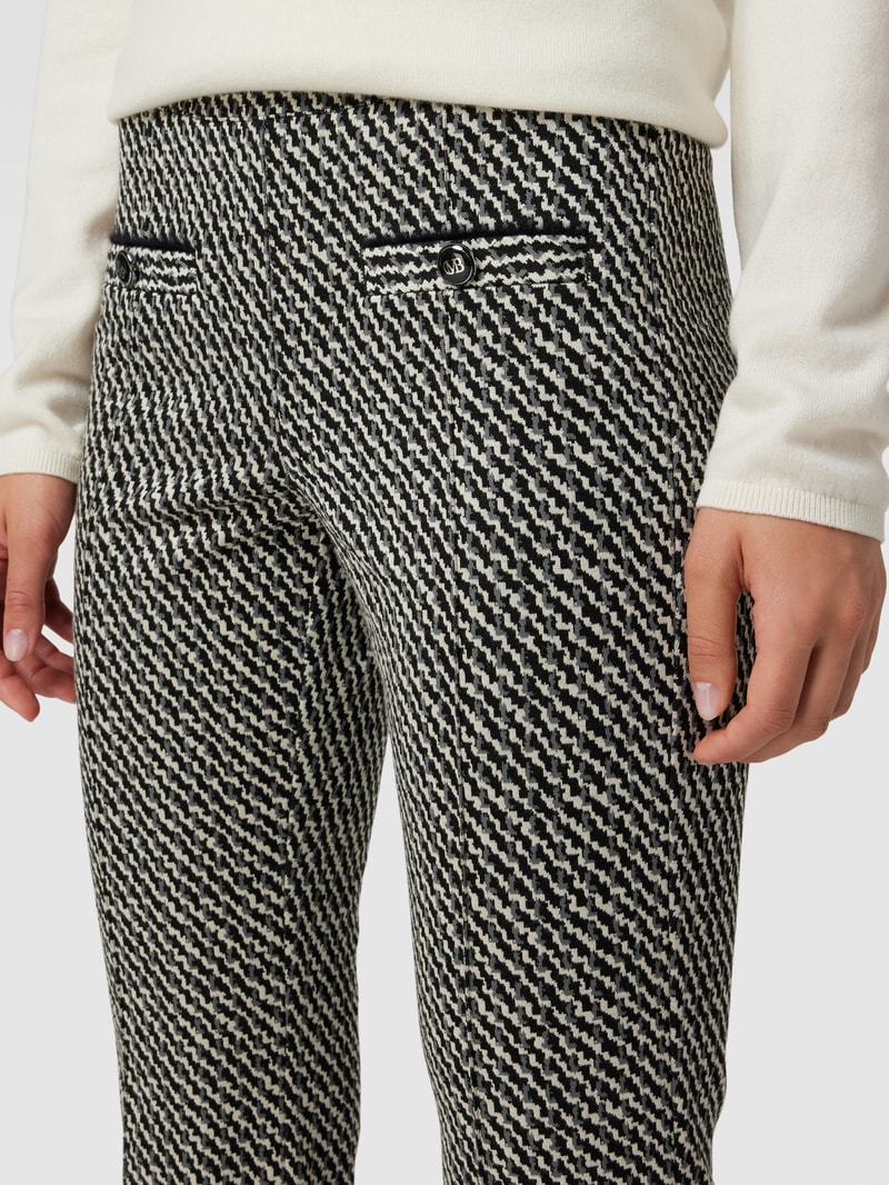 Verkürzte Hose mit Allover-Muster Modell 'Ranee' in schwarz