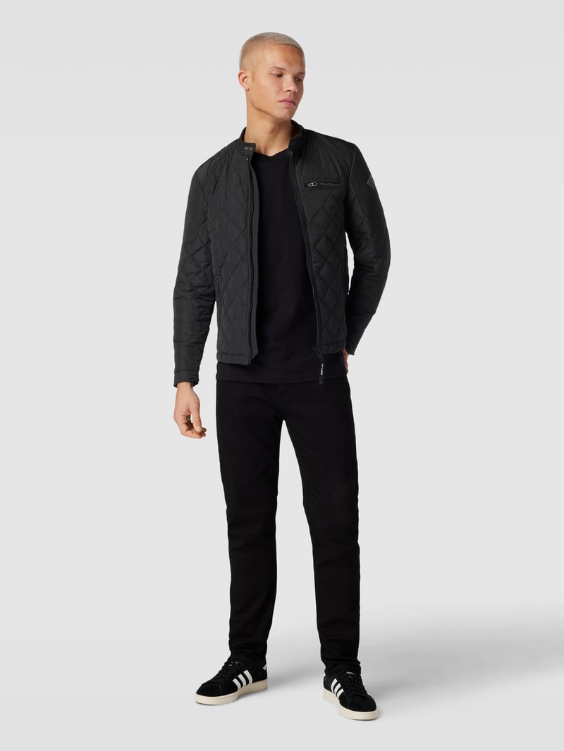 Steppjacke mit Stehkragen und Reißverschlusstaschen in schwarz