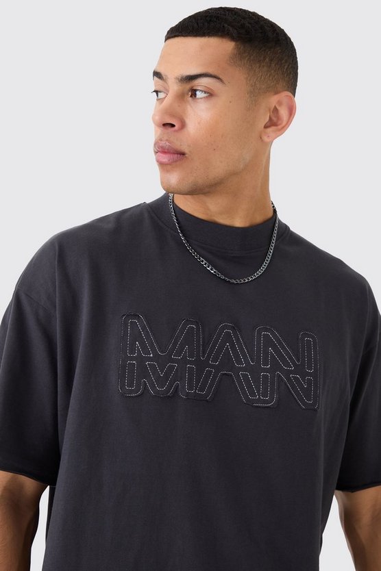 Kastiges zerrissenes Man T-Shirt & Shorts