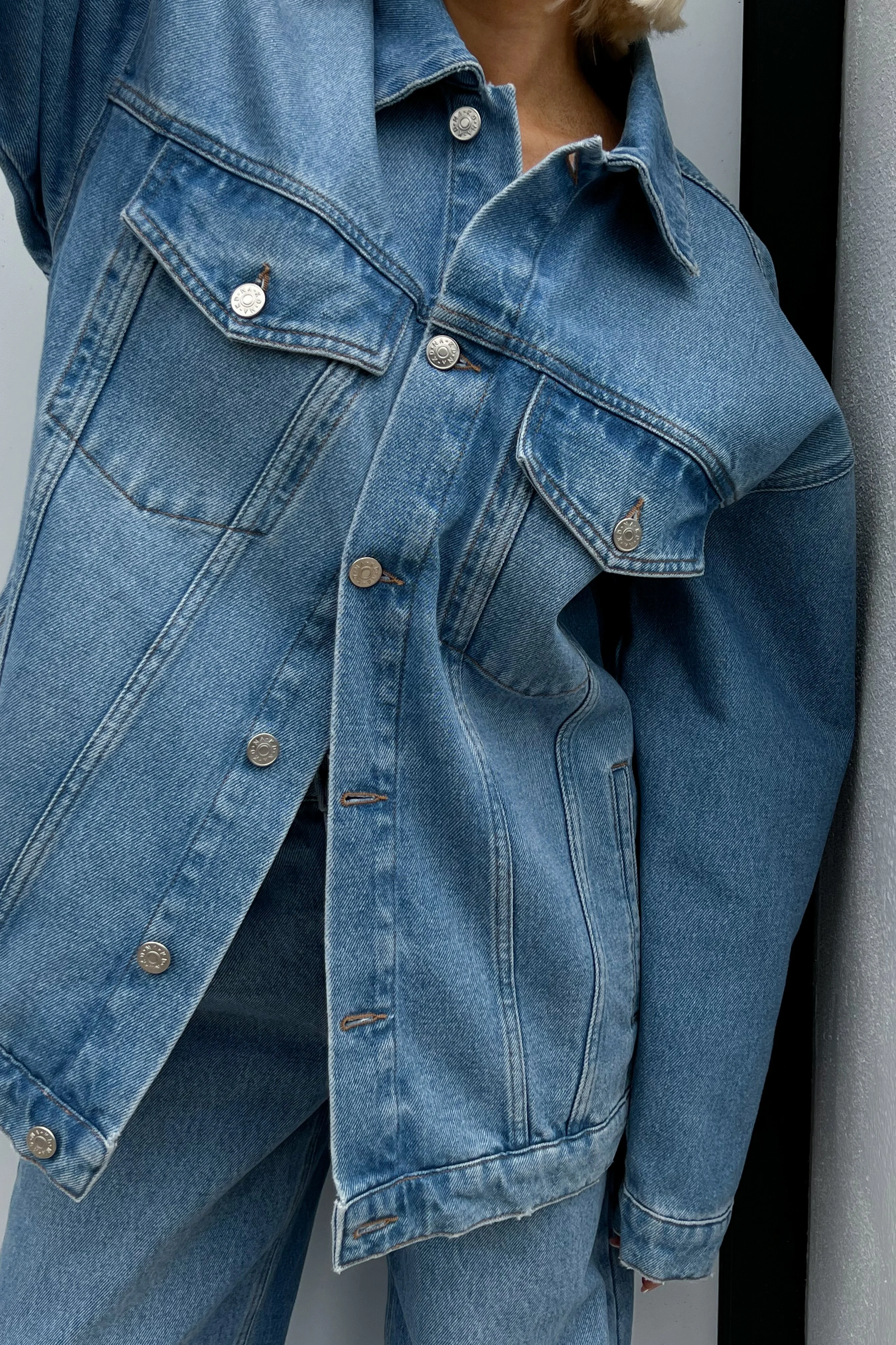 Klassische Oversize-Denimjacke
