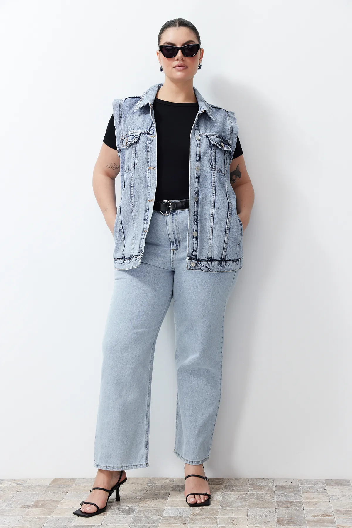 Trendyol Curve  Hellblaue Jeansweste TBSSS24BH00004