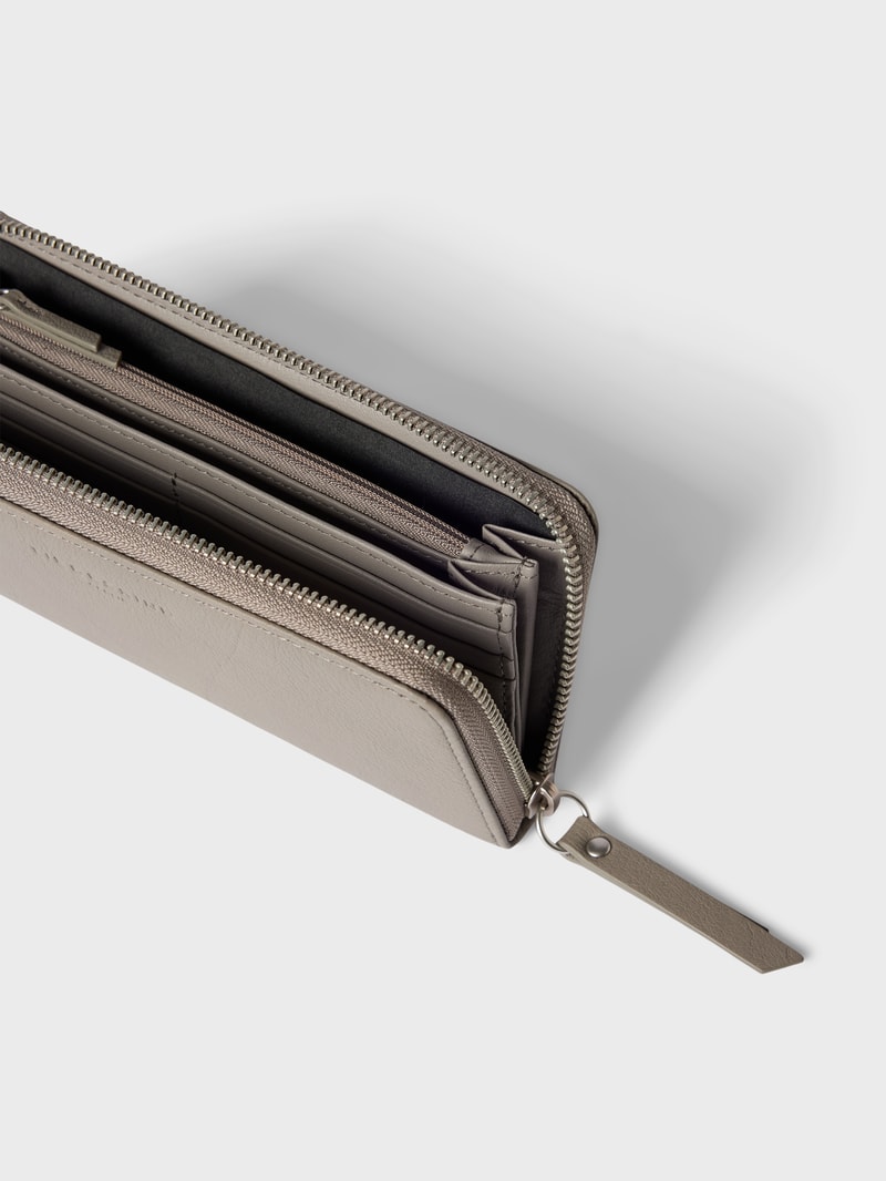 Portemonnaie mit Label-Detail Modell 'GIGI' in mittelgrau