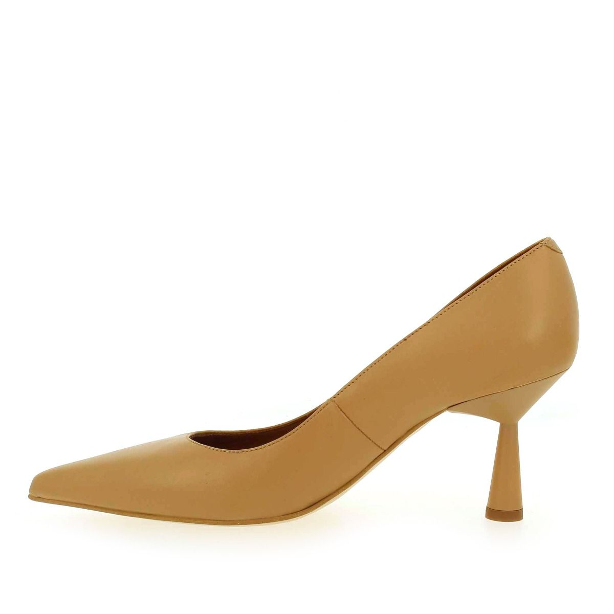 Angel Alarcon  23065-458A - Camel