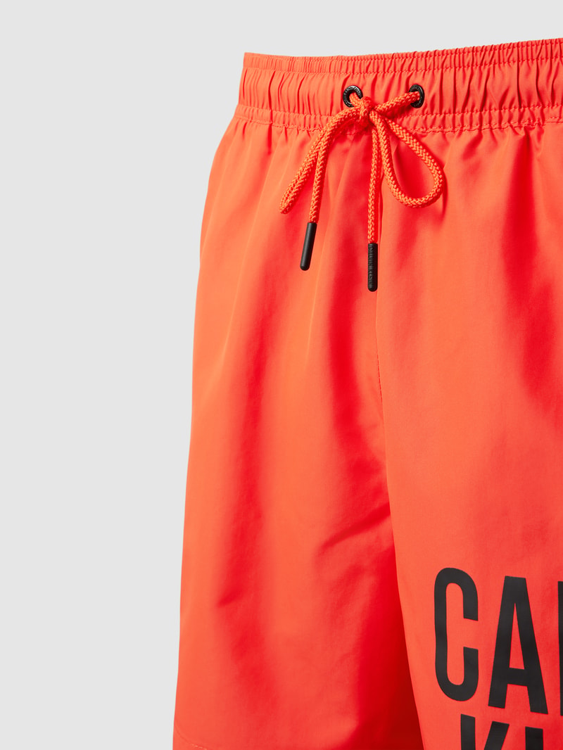 Badehose mit Label-Print in rot