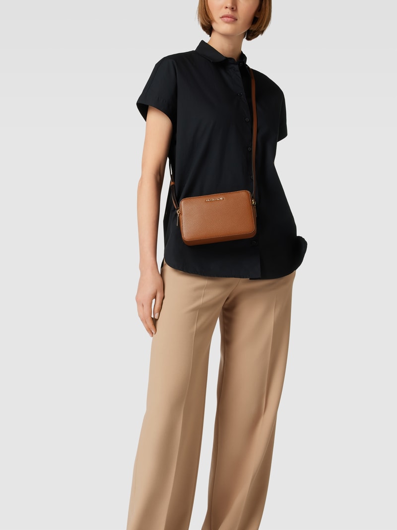 Crossbody Bag mit Label-Detail Modell 'JET SET' in cognac