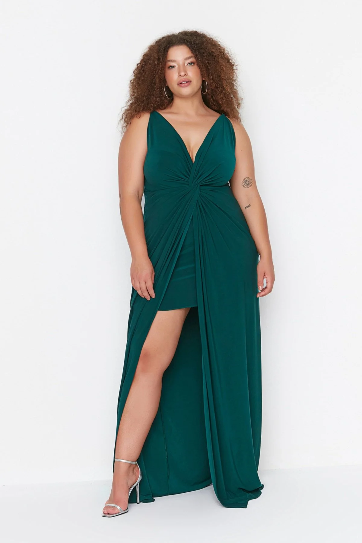 Trendyol Curve  Smaragdgrünes, gestricktes, drapiertes, detailliertes Abendkleid TBBSS22AD00000