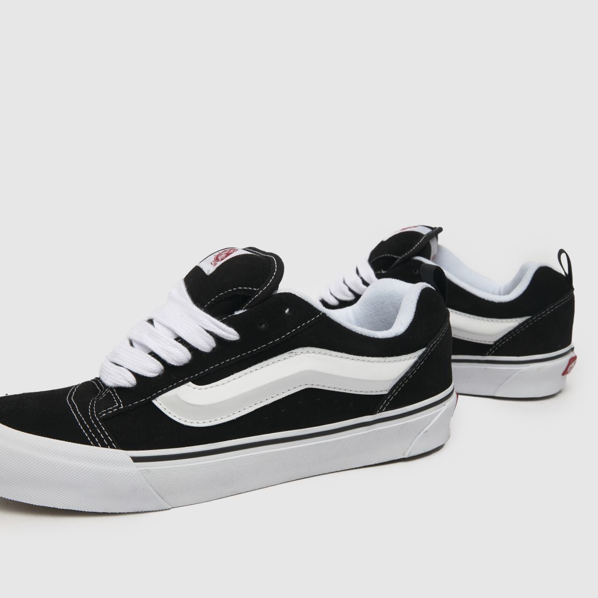 Vans knu skool sneakers i svart och vitt