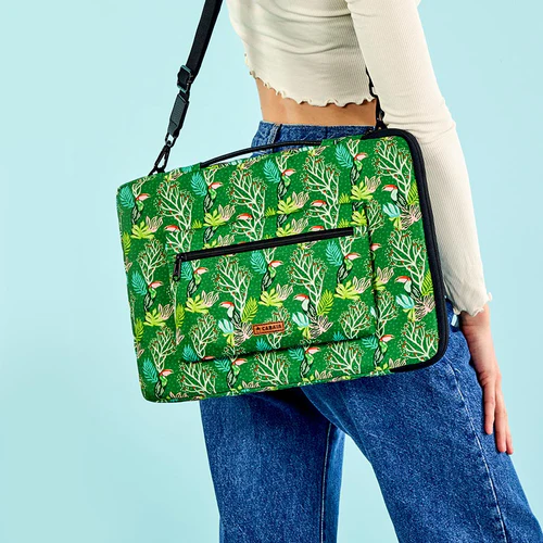 Sanhattan 15/16 inch green laptop sleeve