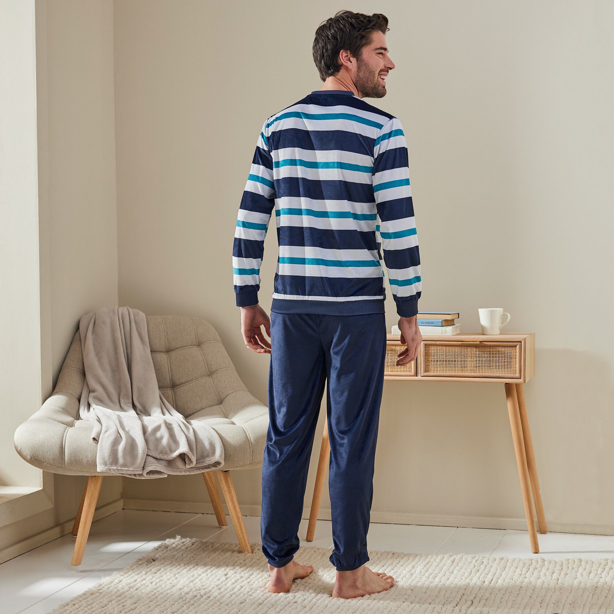 Pyjama col V maille velours manches longues