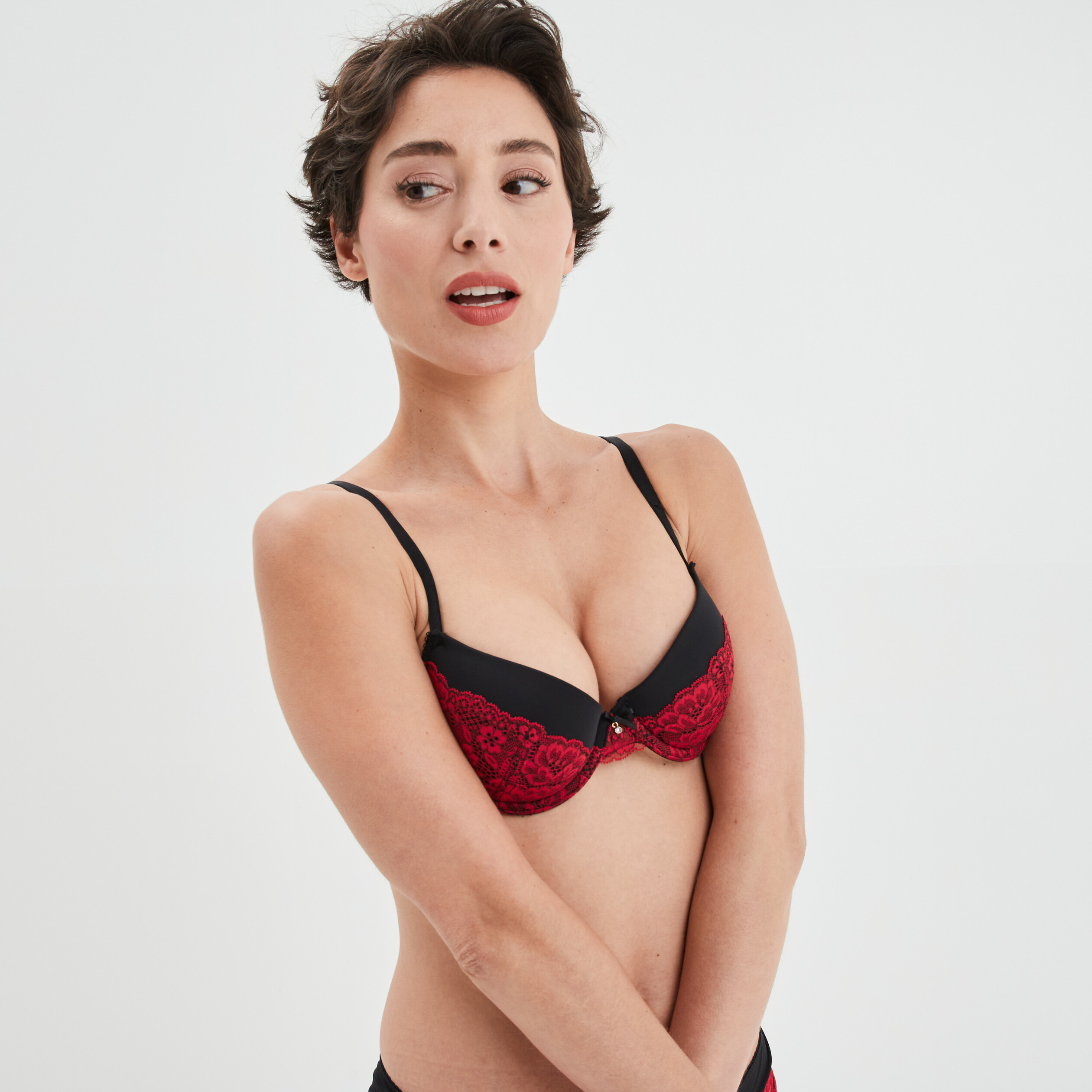Soutien-gorge corbeille micro dentelle rouge femme | La Halle