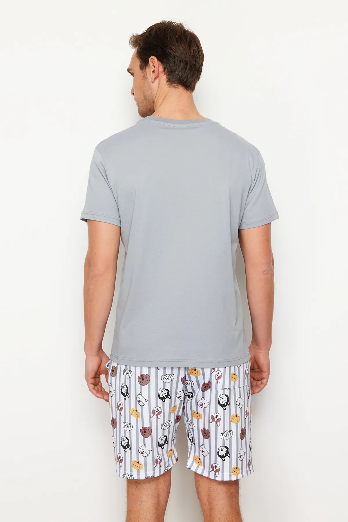 Trendyol Collection  Graues, normal geschnittenes, bedrucktes Pyjama-Set mit Shorts und Shorts TMNSS23PT00000