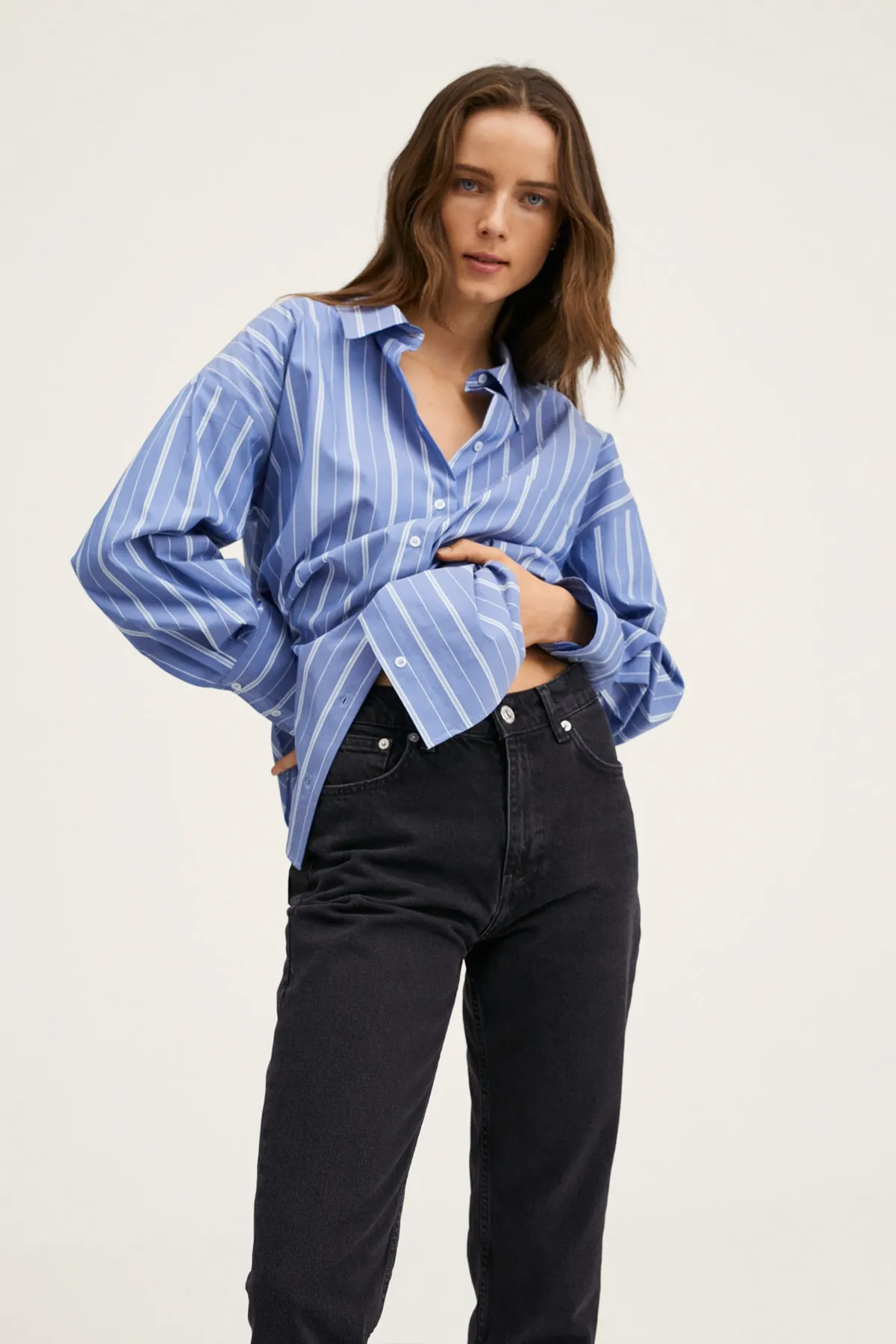 MANGO  Schwarze Denim-Damenjeans 27021110
