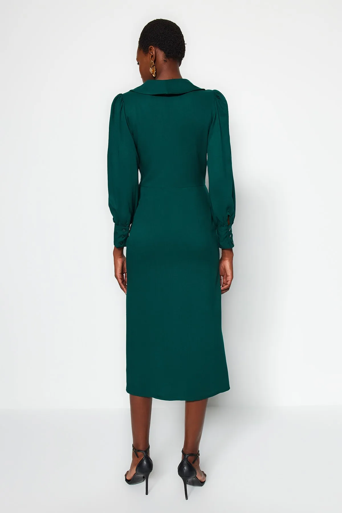 Trendyol Collection  Smaragdgrünes Midi-Kleid mit zweireihigem Kragen und Schlitz und detailliertem Webmuster TWOAW21EL0230
