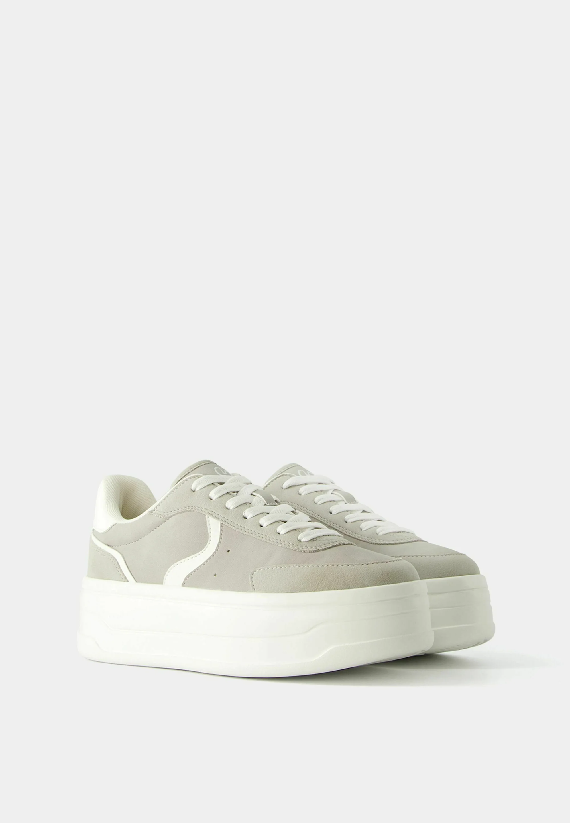 Bershka CONTRAST - Zapatillas bajas