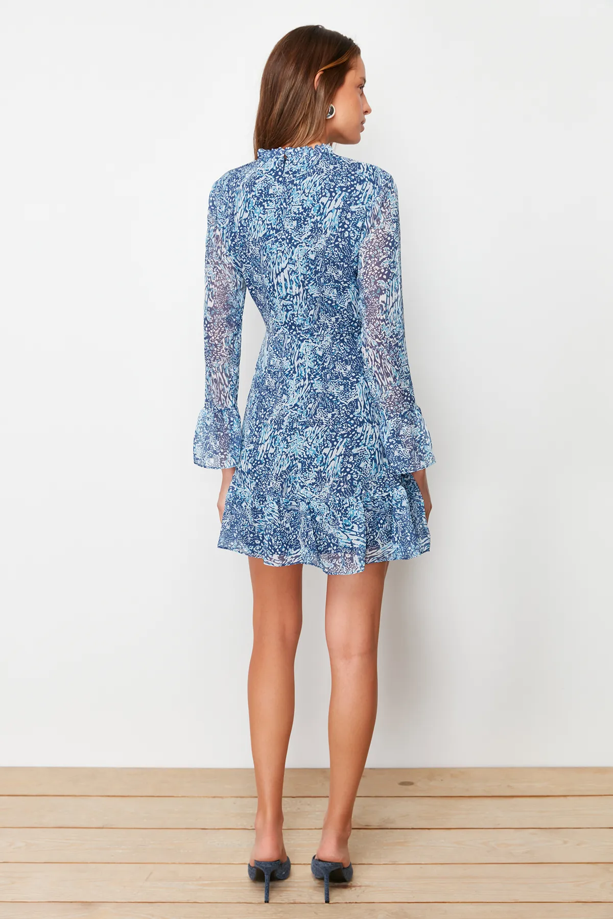 Trendyol Collection  Blaues, gefüttertes Mini-Webkleid mit hohem Kragen TCLAW19LJ0076