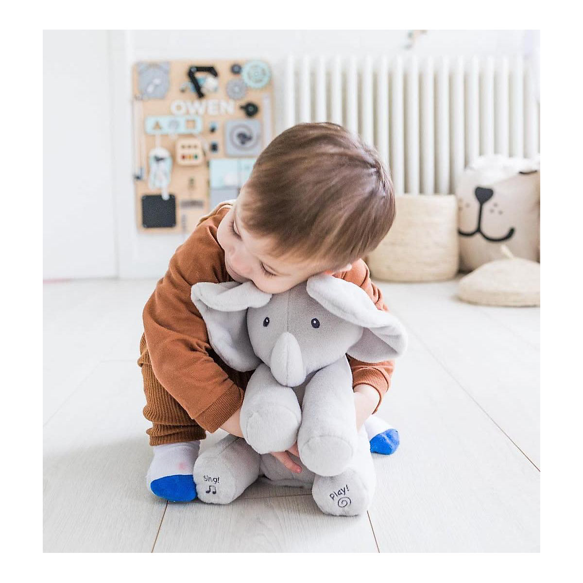 GUND Flappy, der singende und sprechende Elefant - spielt Guck-Guck mit den Ohren