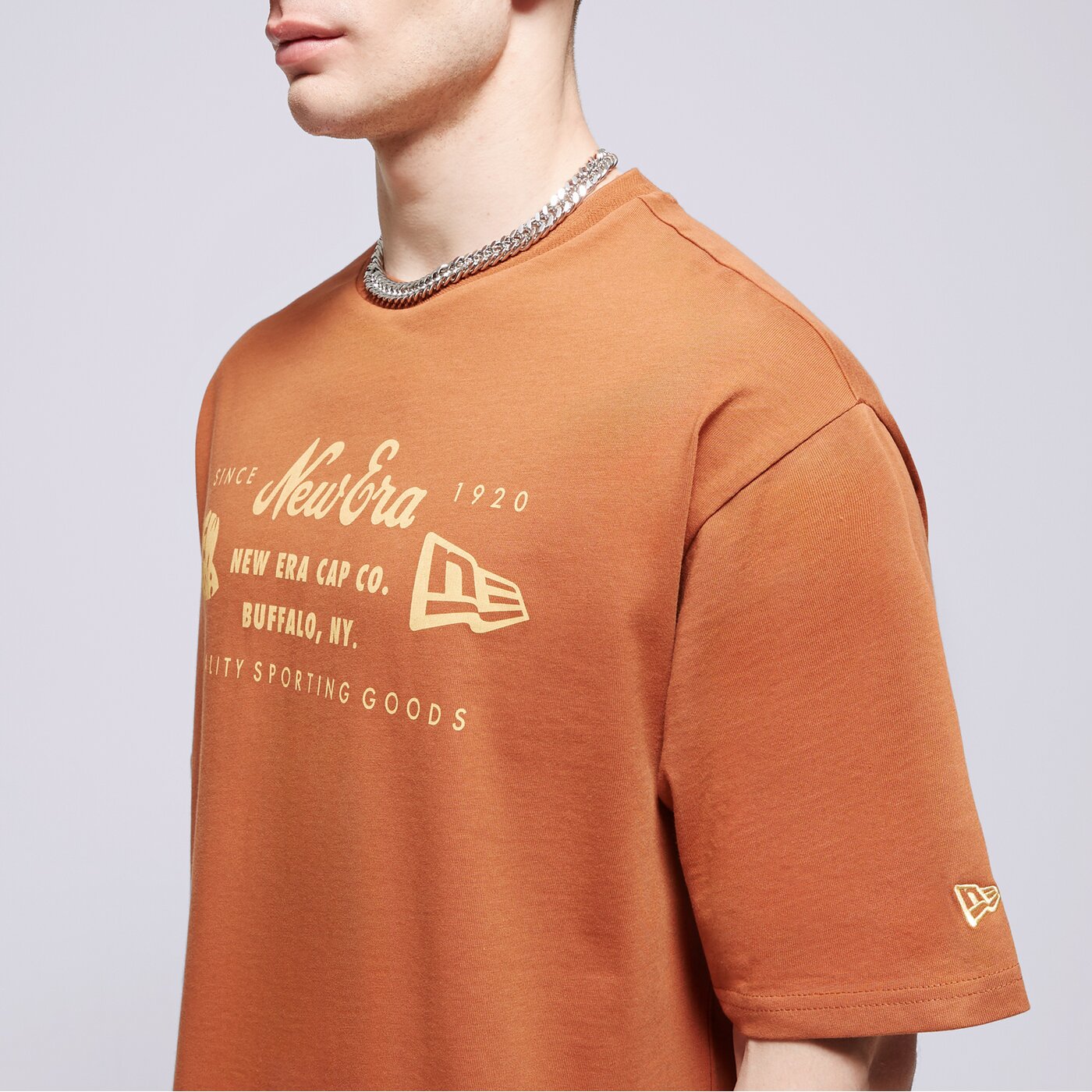 NEW ERA T-SHIRT NE HERITAGE PATCH OS NONE Braun