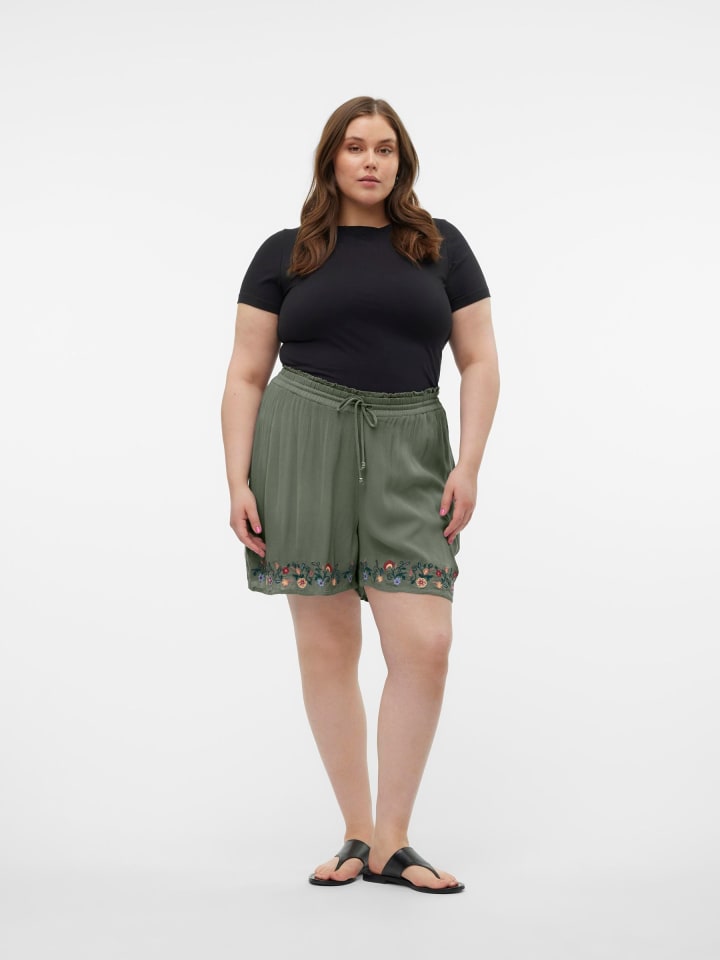 Vero Moda Shorts in Laurel Wreath günstig kaufen