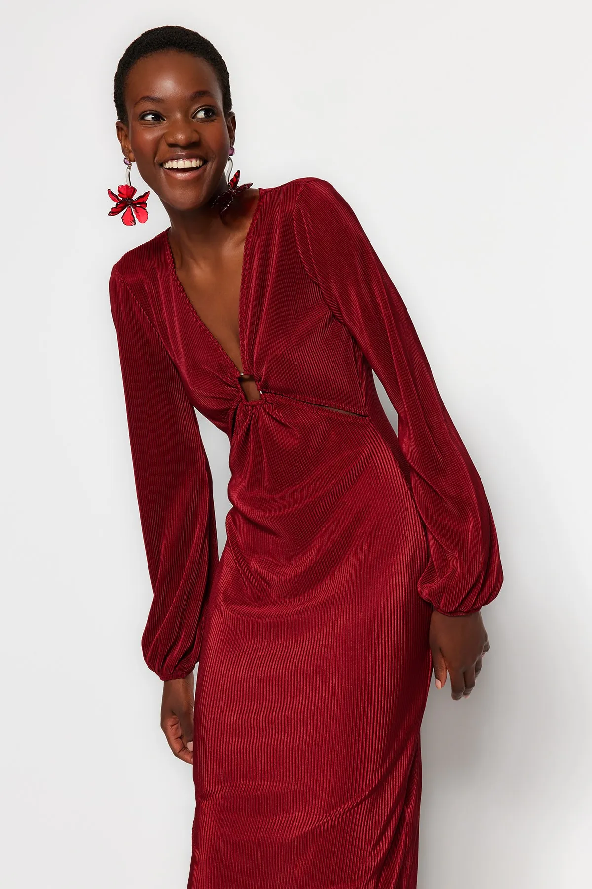 Trendyol Collection  Burgunderfarbenes, tailliertes, gestricktes, plissiertes, elegantes Abendkleid mit Fenster/Ausschnitten TPRAW24EL00060