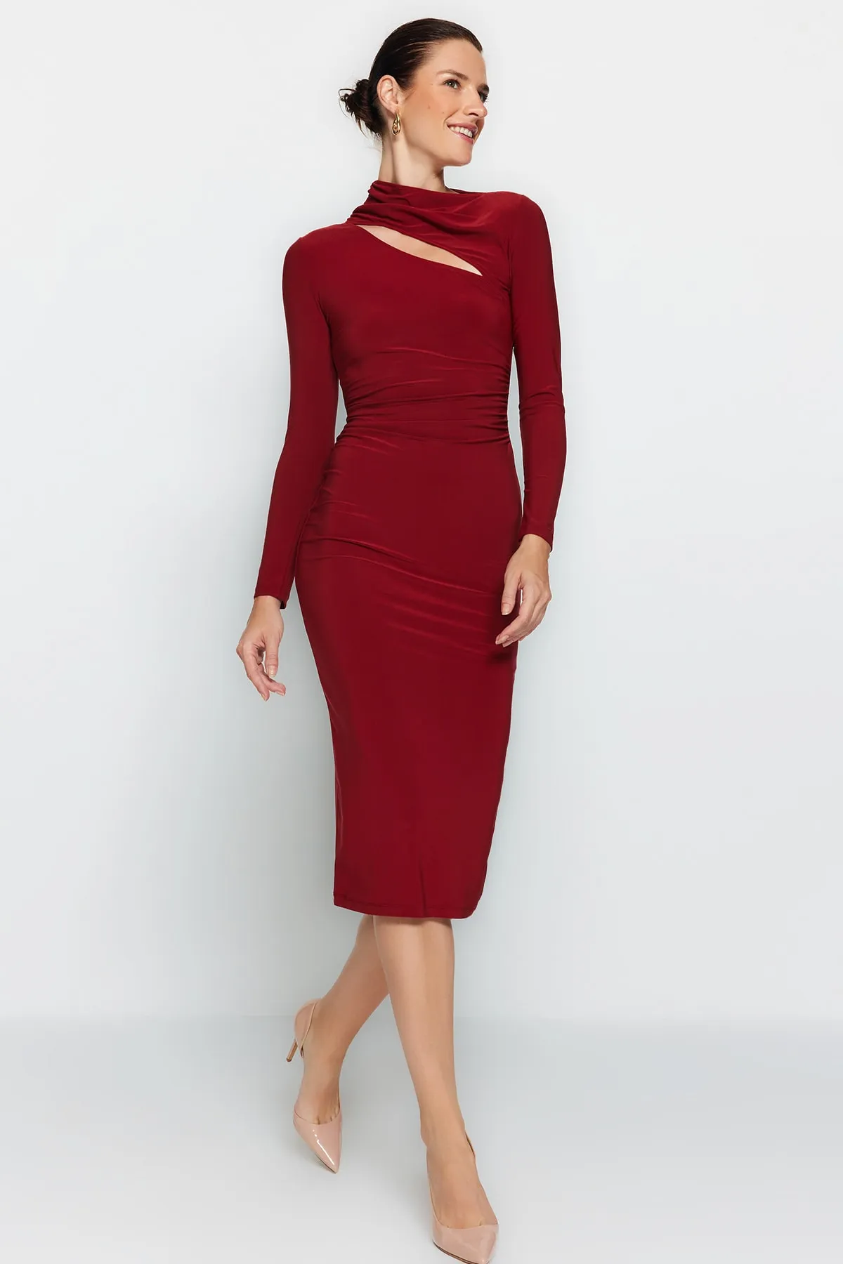 Trendyol Collection  Detailliert geschnittenes, dehnbares Midi-Strickkleid mit Fliesenausschnitt TWOAW24EL00142