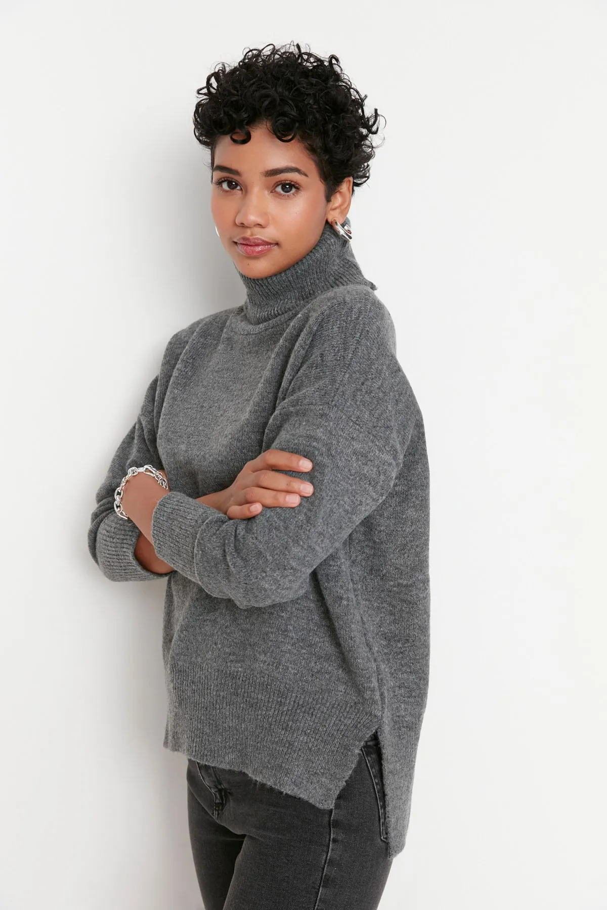 Trendyol Collection  Anthrazitfarbener Rollkragenpullover mit weicher Struktur TWOAW20XS0026