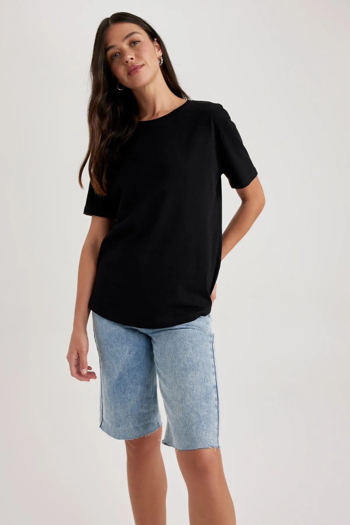 DeFacto  Kurzarm-T-Shirt mit normaler Passform und Rundhalsausschnitt