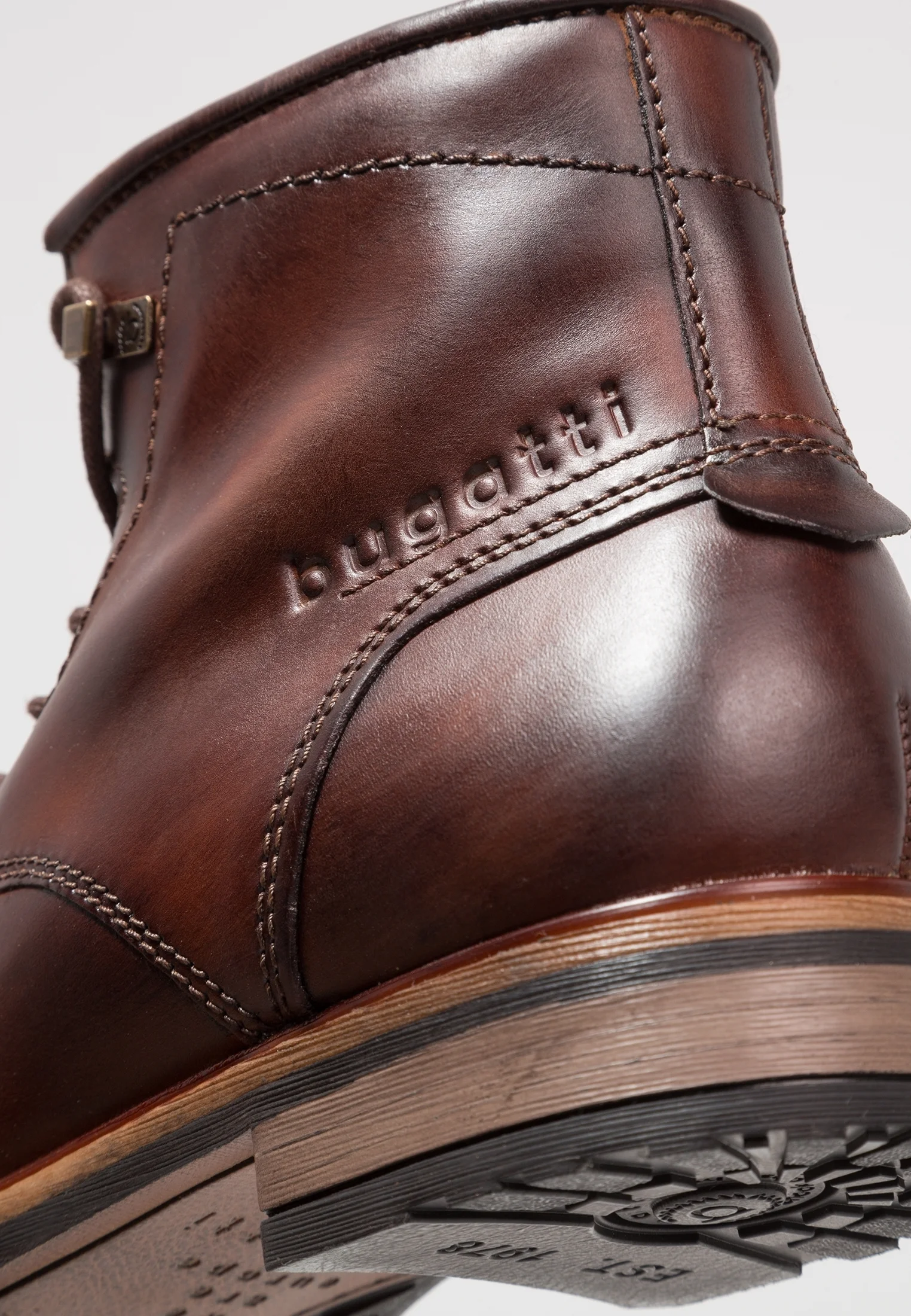 Botines con cordones Bugatti