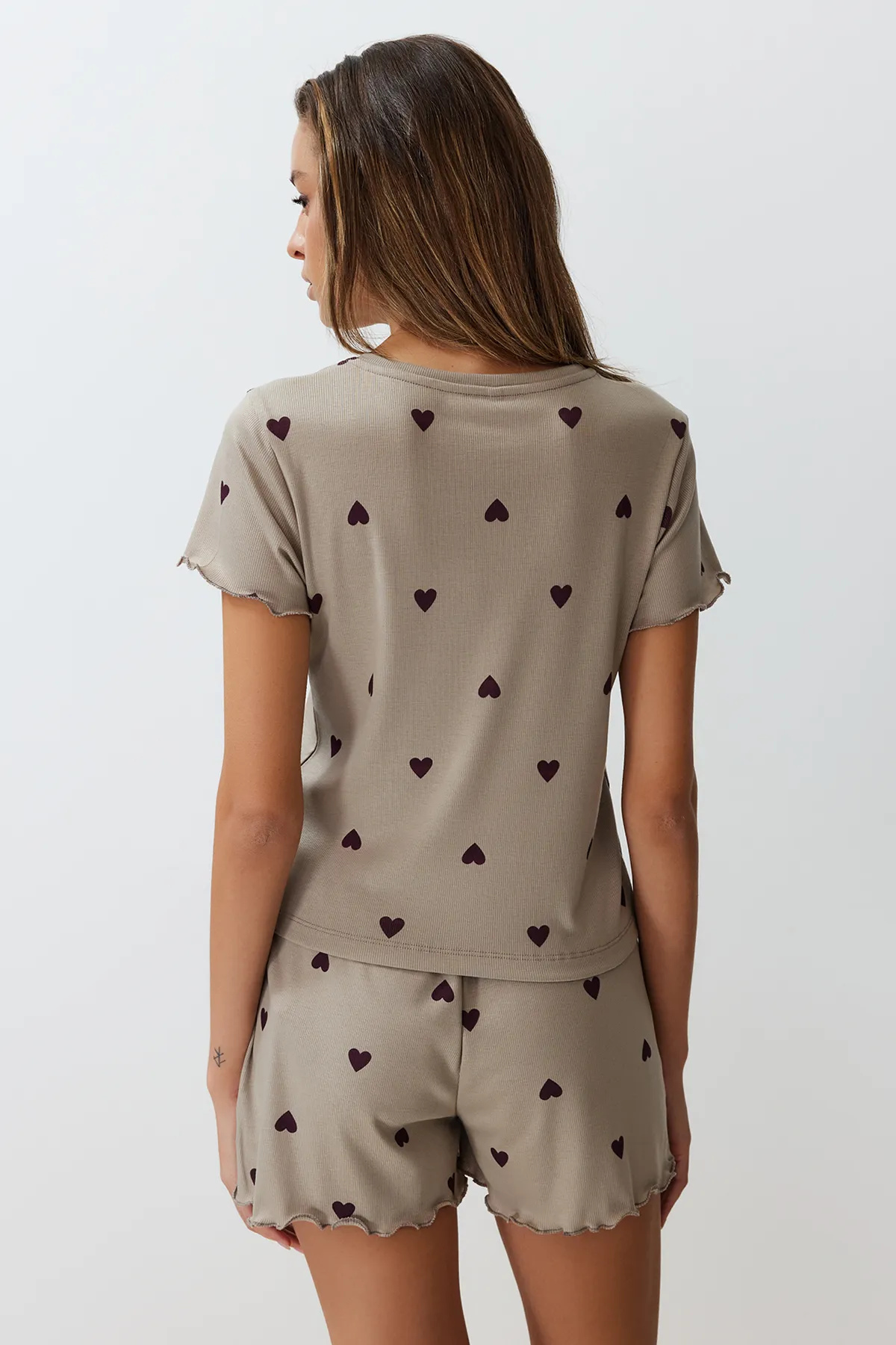Trendyol Collection  Pyjama-Set aus geripptem Strick mit bedrucktem Gummi und „Mint Heart“-Slogan THMSS24PT00220