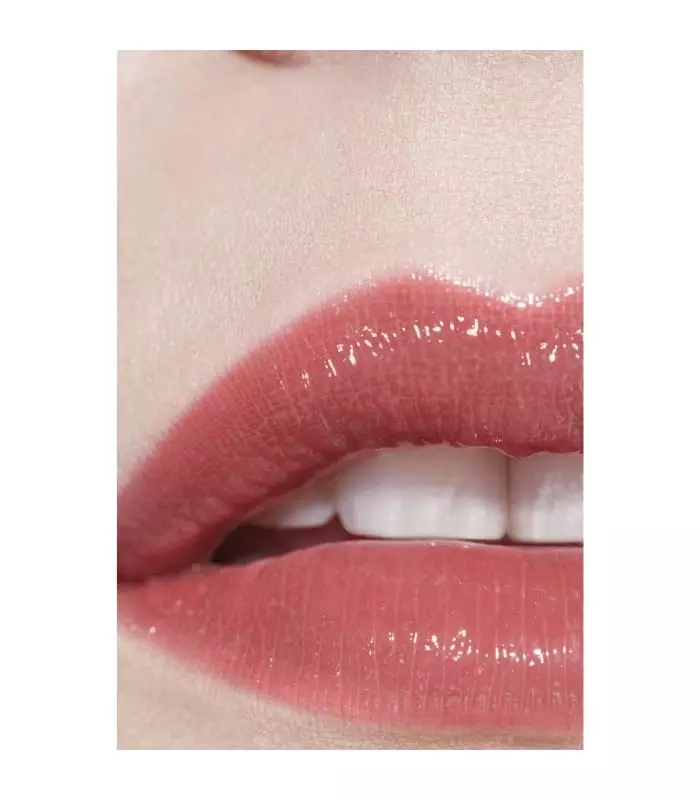 ROUGE COCO FLASH La Couleur, la Brillance, l'Intensité en un Éclair