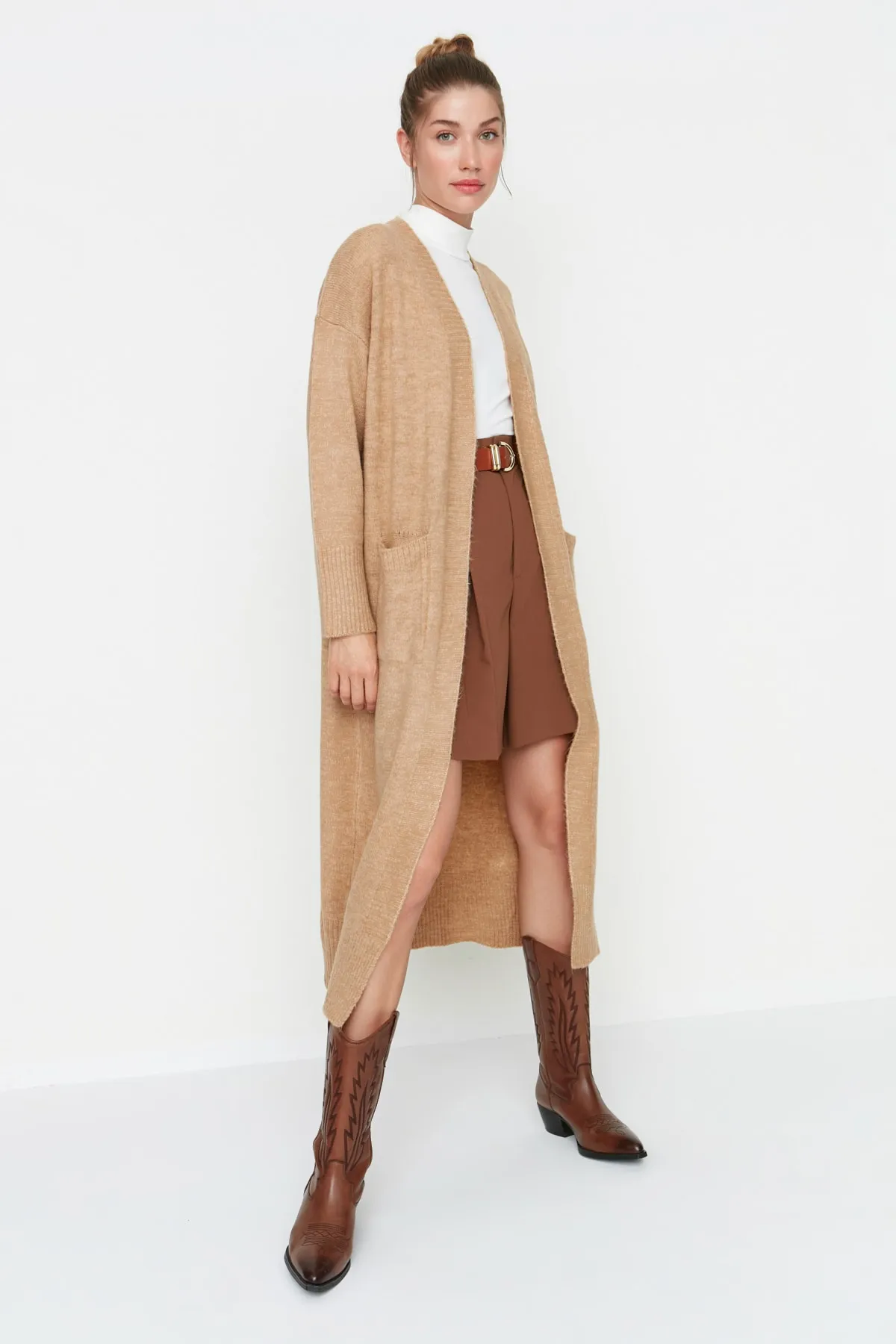 Trendyol Collection  Kamelfarbene, lange Strickjacke TWOAW21HI0225