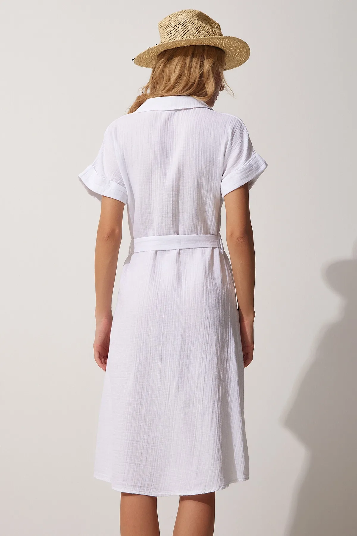 Happiness İstanbul  Ecrufarbenes Damen-Hemdblusenkleid aus Leinen mit Gürtel MX00046