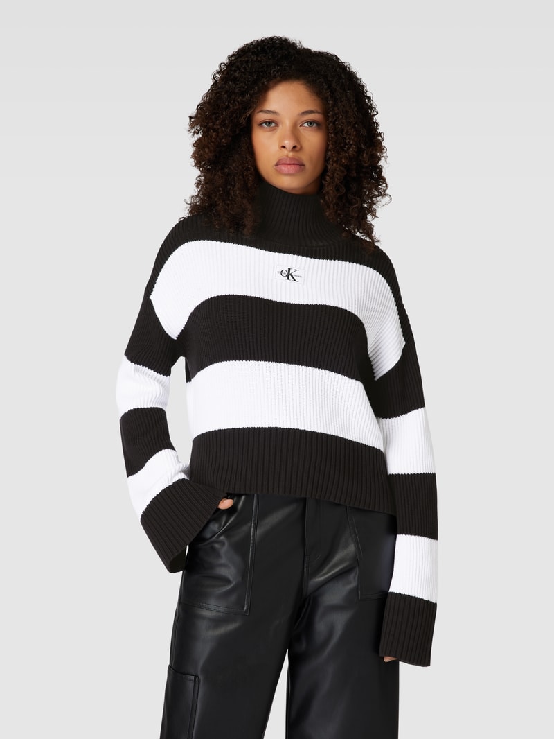 Strickpullover mit Label-Patch in offwhite