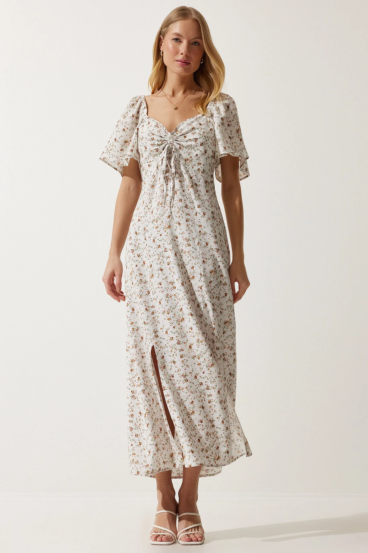 Happiness İstanbul  Ecrufarbenes, geschlitztes, detailliertes Volant-Viskosekleid für Damen UB00247