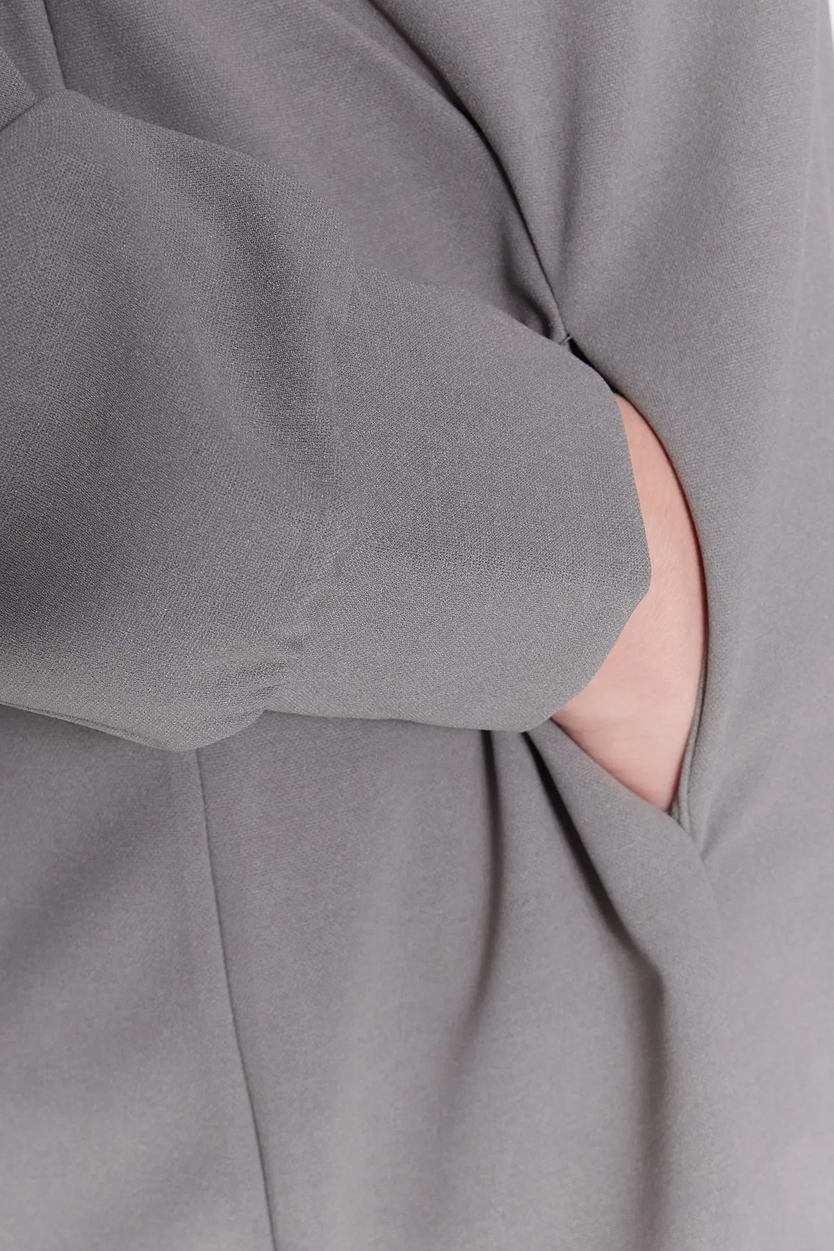 Trendyol Modest  Graues Strick-Trainingsanzug-Set mit Kapuze und Reißverschluss TCTSS21EM0091
