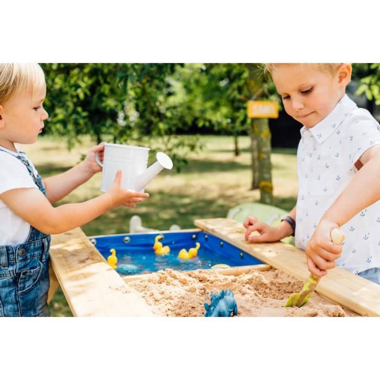 Plum Surfside sable et d'eau en bois Table … marron