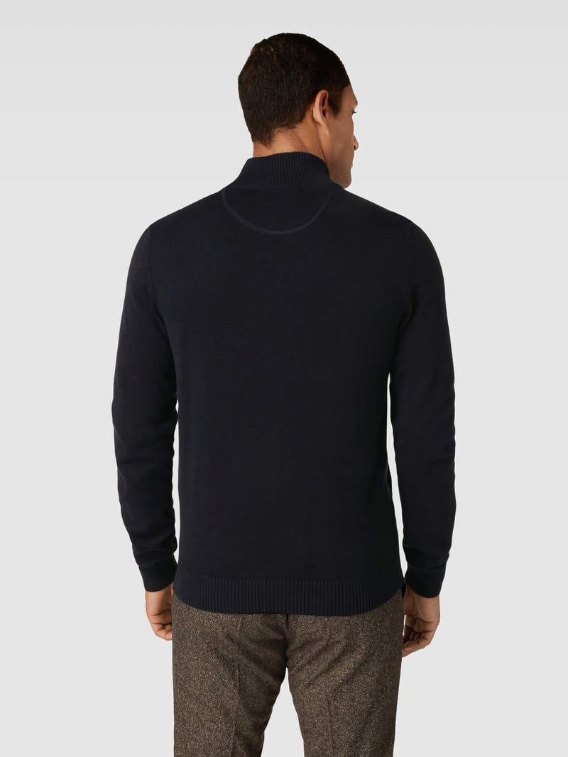 Strickjacke mit Stehkragen und Reißverschluss in marineblau