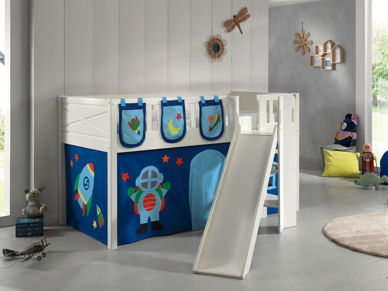 VIPACK Spielbett SCOTT, LF 90 x 200 cm, mit Rolllattenrost, Rutsche, Leiter und Textilset Vorhang und 3 Taschen 