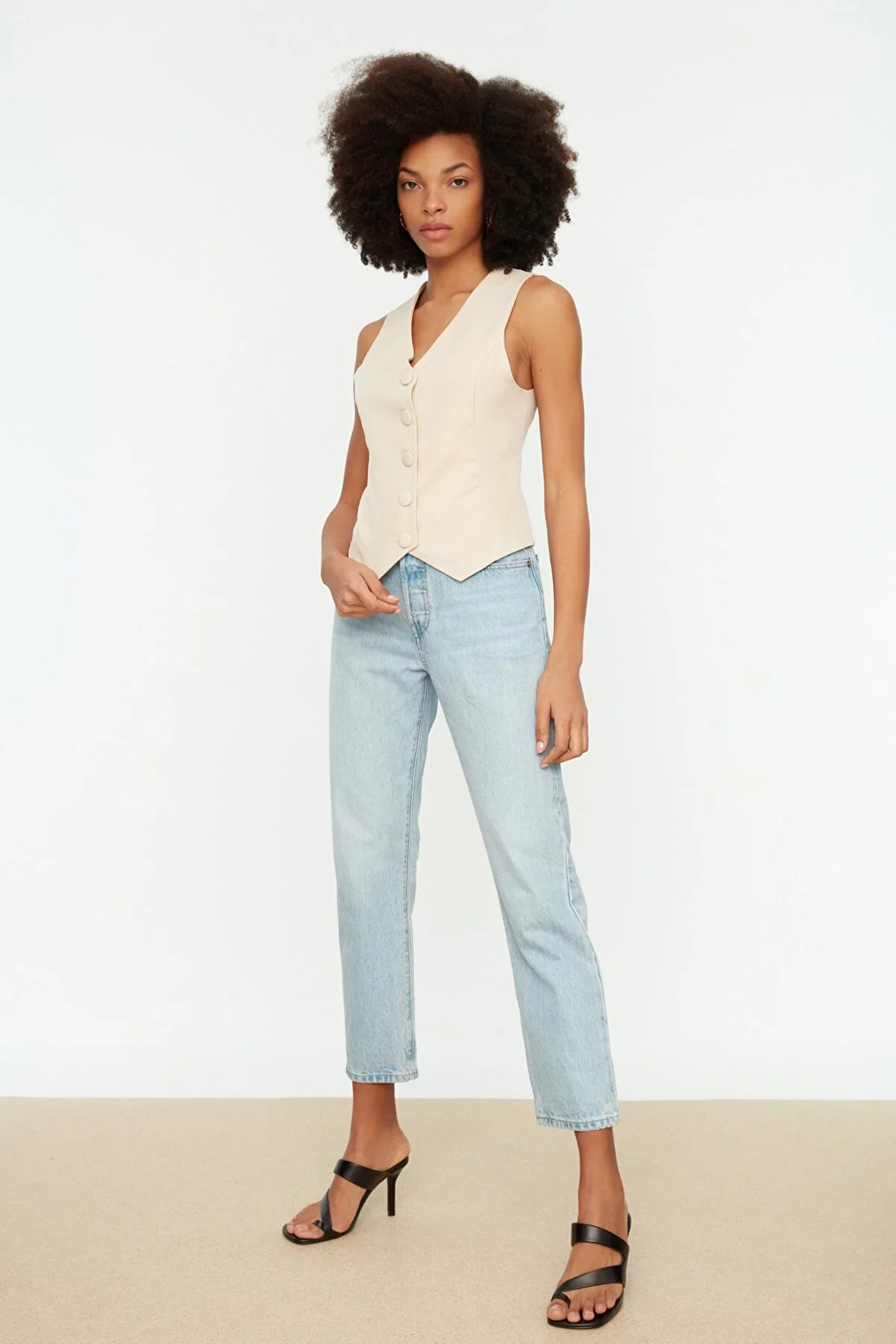 Trendyol Collection  Steinfarbene taillierte, geknöpfte Webweste TWOSS21YE0009