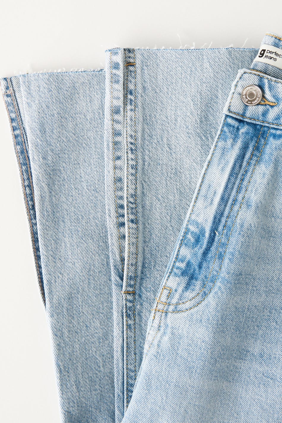 High waist slit jeans