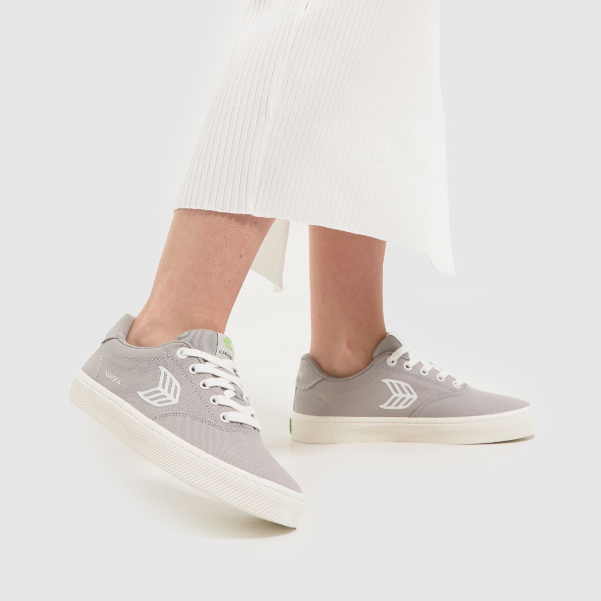 CARIUMA – Naioca-sneakers i grått