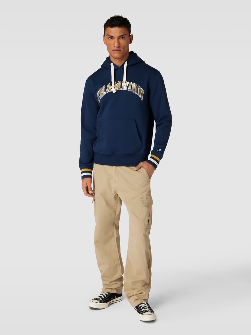 Hoodie mit Label-Stitching in marineblau