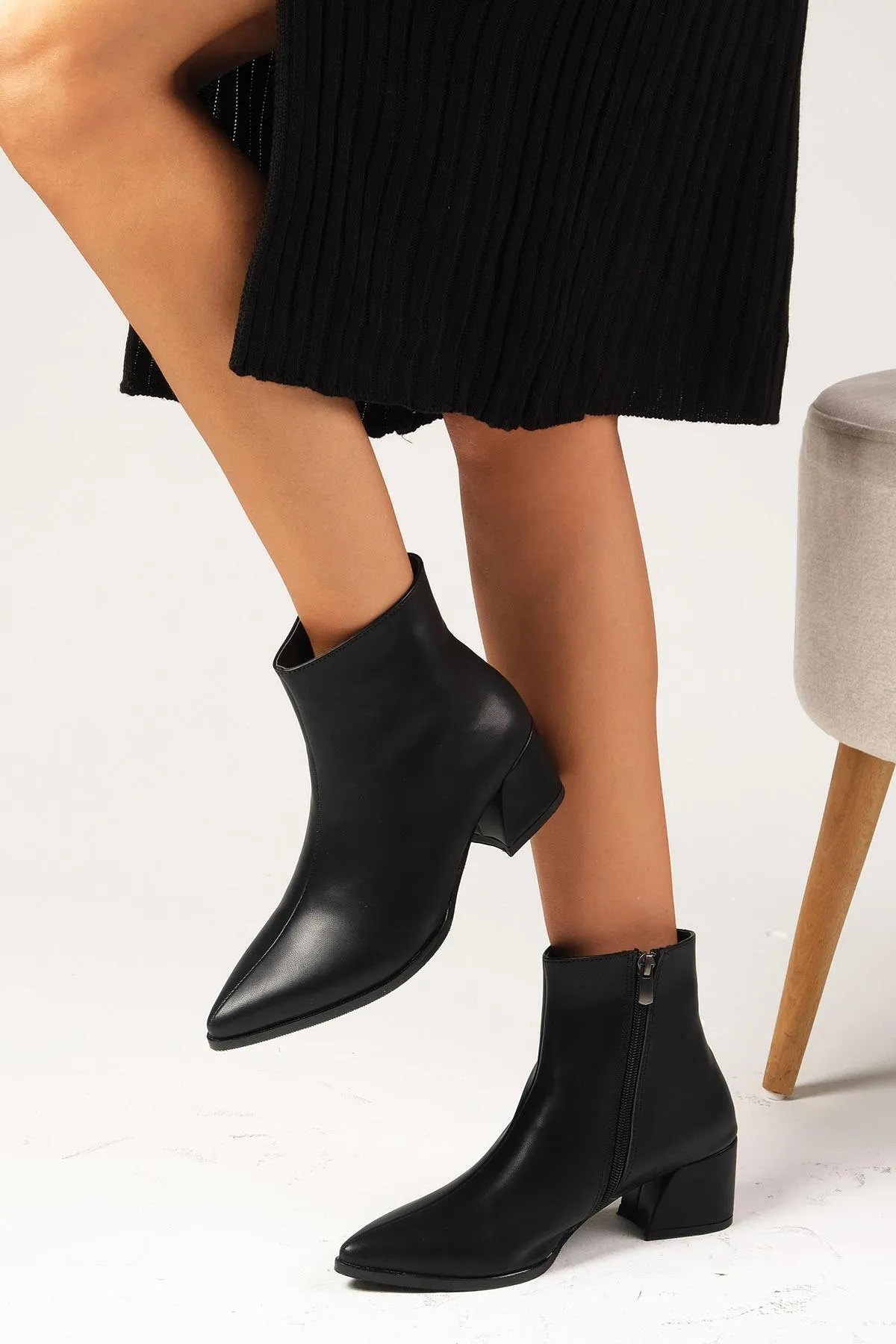 Mio Gusto  Erika Schwarze Damen-Stiefel mit Absatz und dünnem Pelzfutter und Reißverschluss
