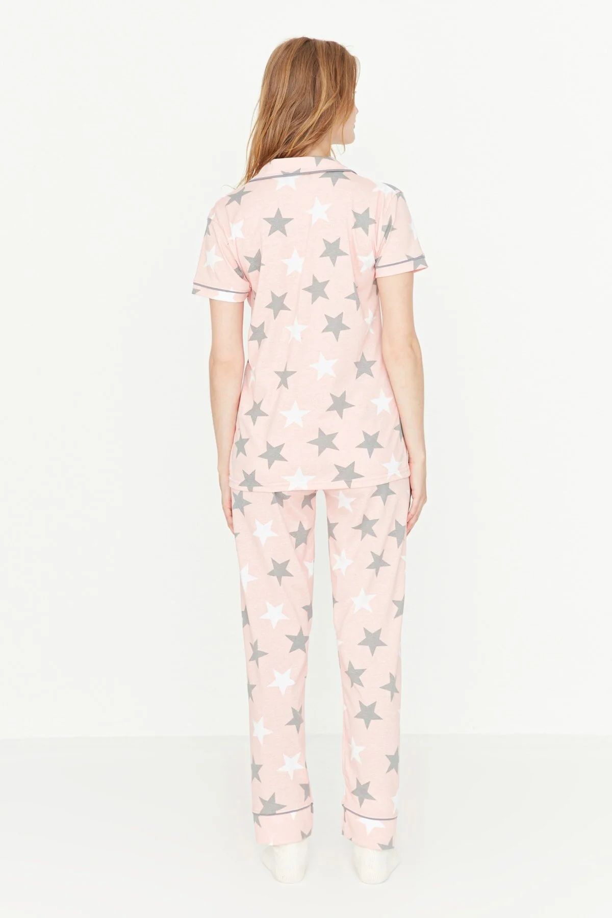 Trendyol Collection  Gestricktes Pyjama-Set aus sternenklarem Hemd und Hose aus Puderbaumwolle THMSS21PT0786