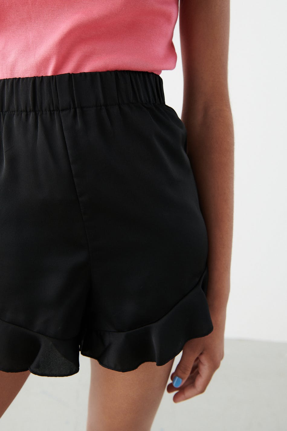 Y frill shorts