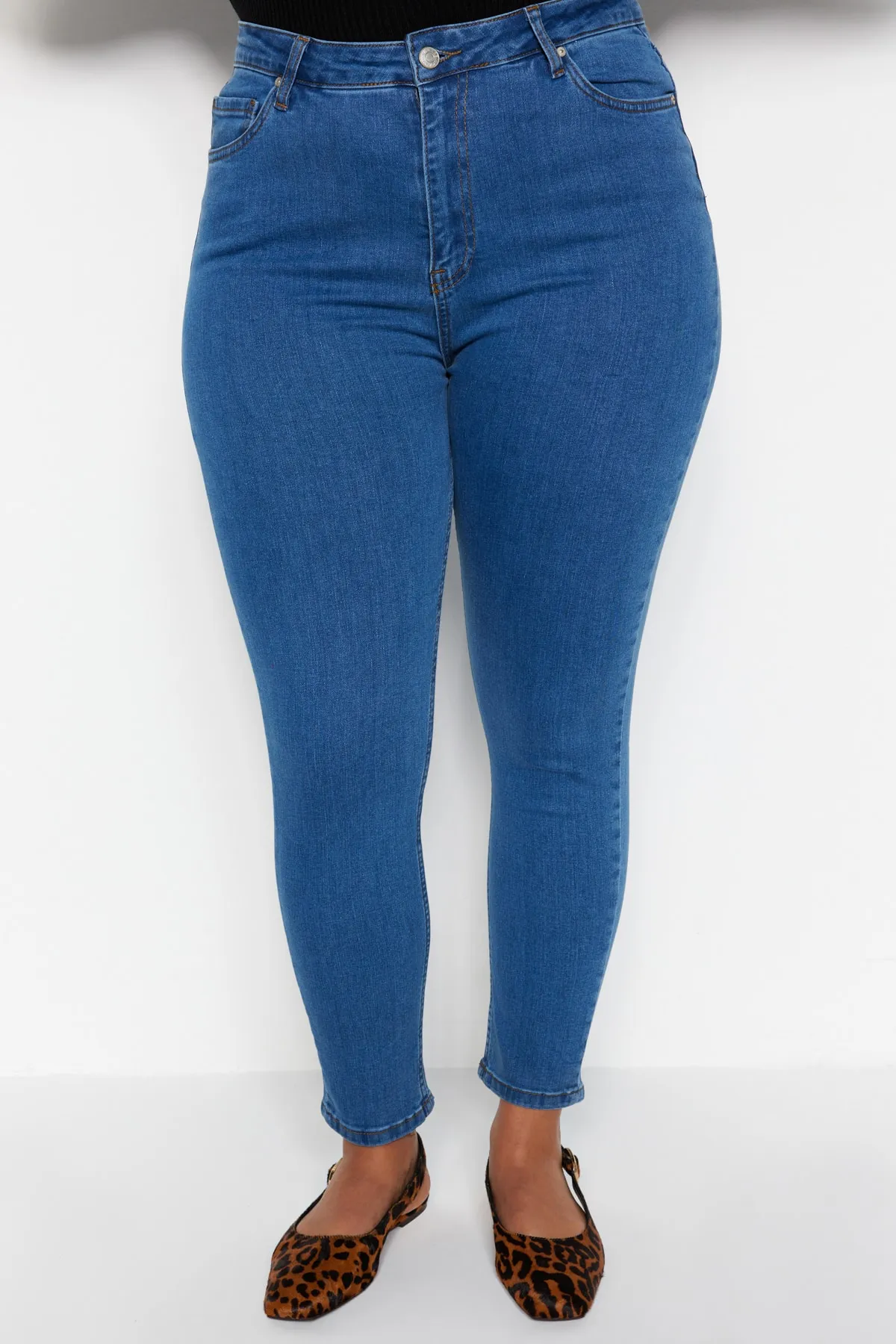 Trendyol Curve  Dunkelblaue Skinny Jeans mit hoher Taille TBBAW23CJ00012