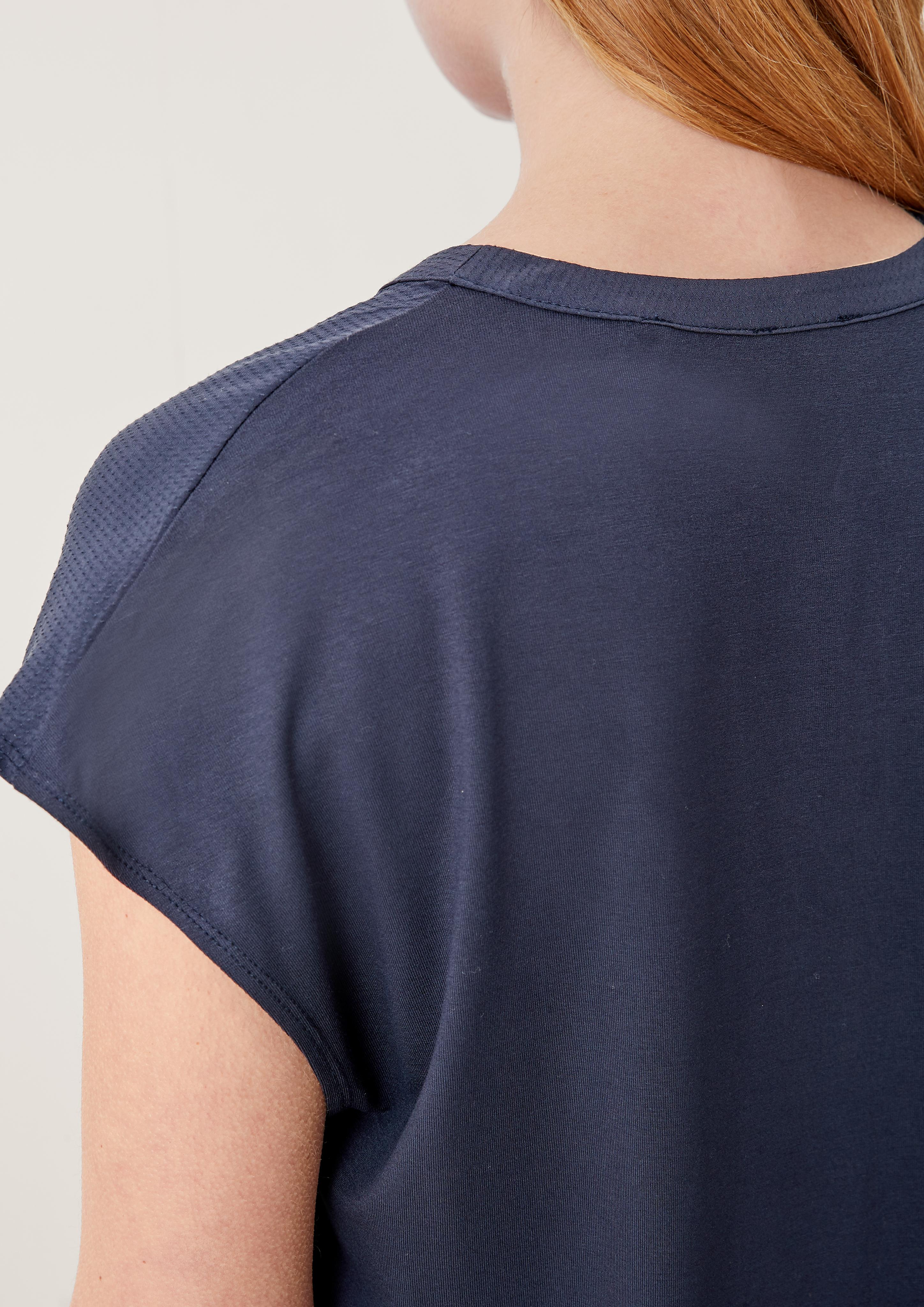 Viskoseshirt mit V-Neck  2112033-5959
