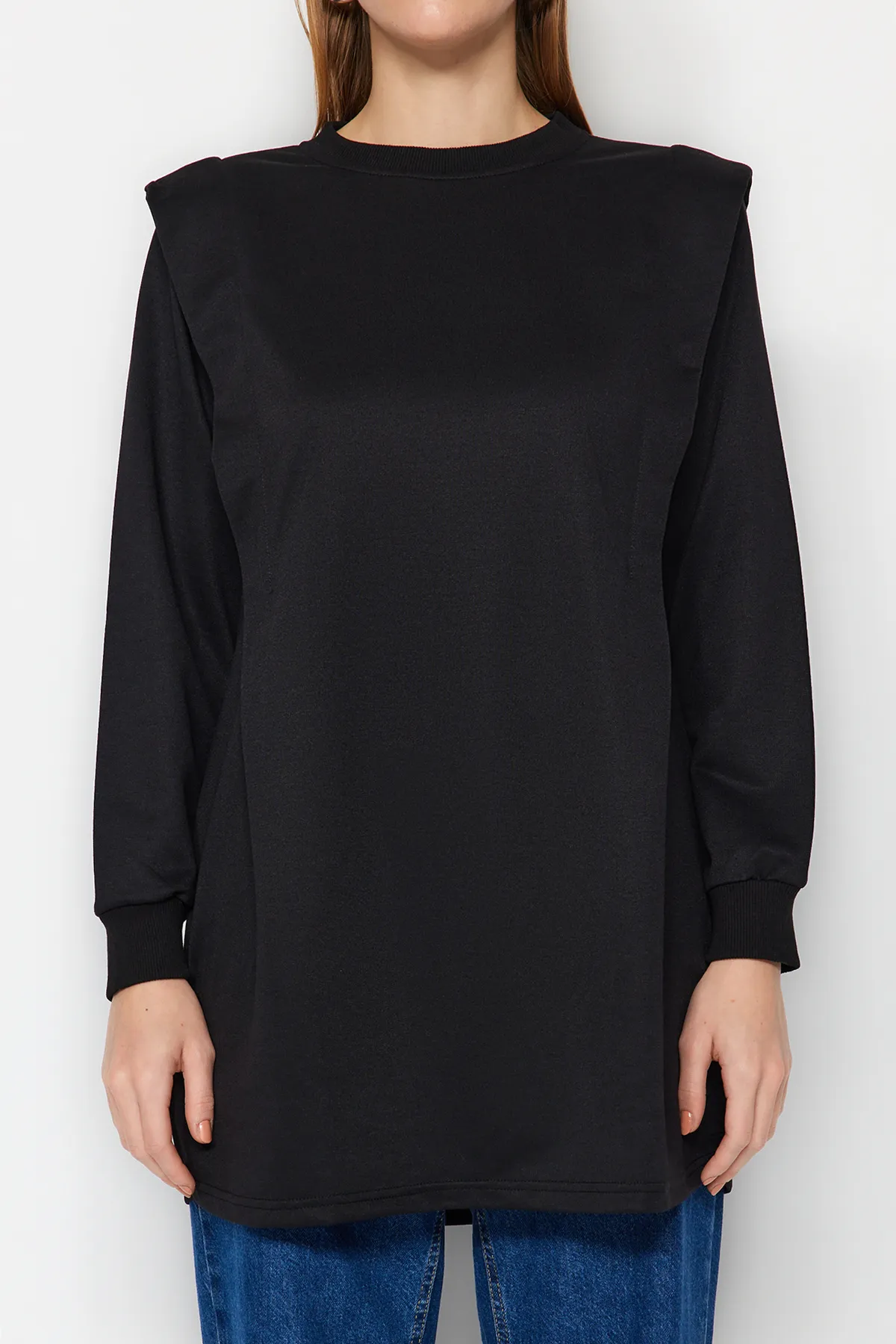 Trendyol Modest  Schwarzes, wattiertes Strick-Sweatshirt TCTAW23TW00250