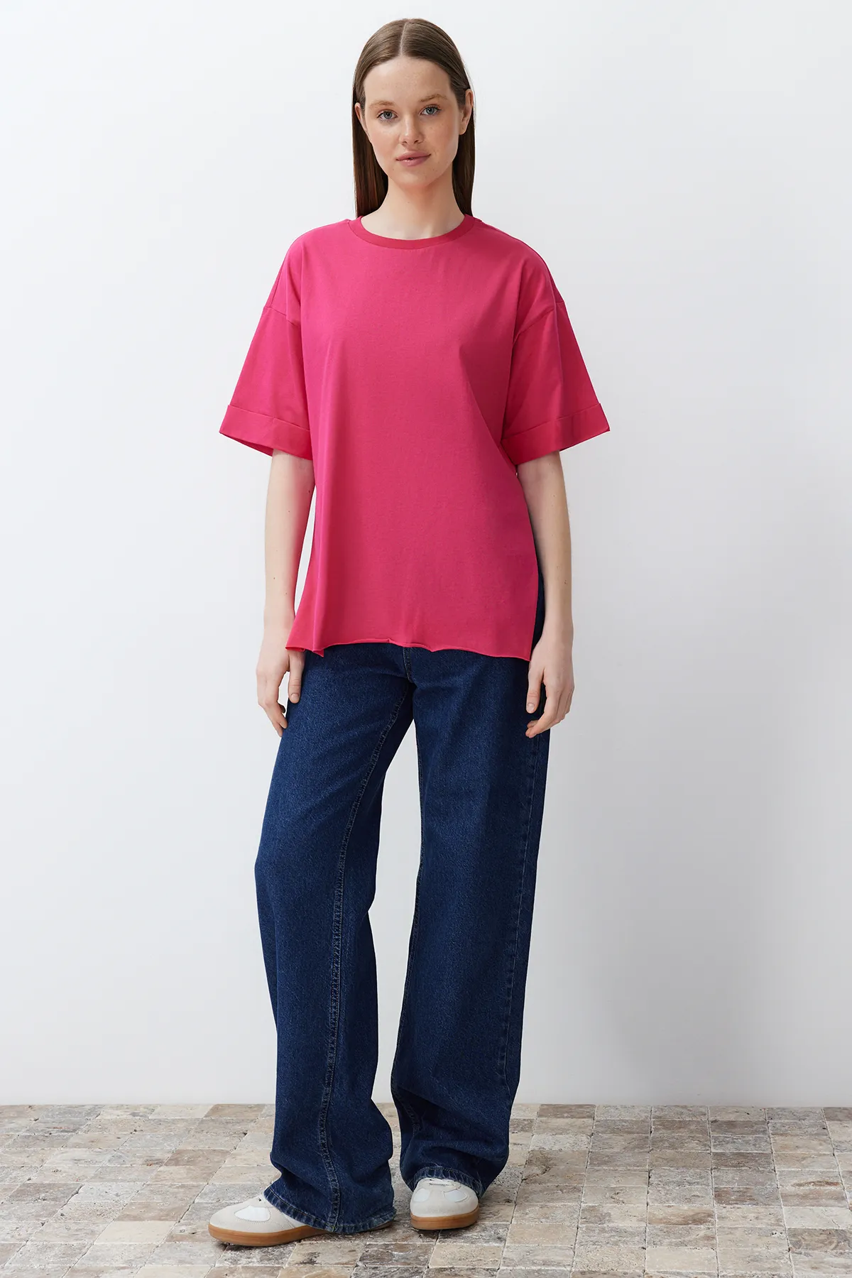 Trendyol Collection  Rosa, 100 % Baumwolle, zweiarmig, asymmetrisches Boyfriend-Strick-T-Shirt TWOSS20TS0828